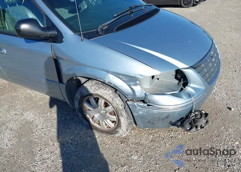 2005 Chrysler Town & Country Touring z USA, uszkodzony, nr VIN 2C4GP54L75R145237